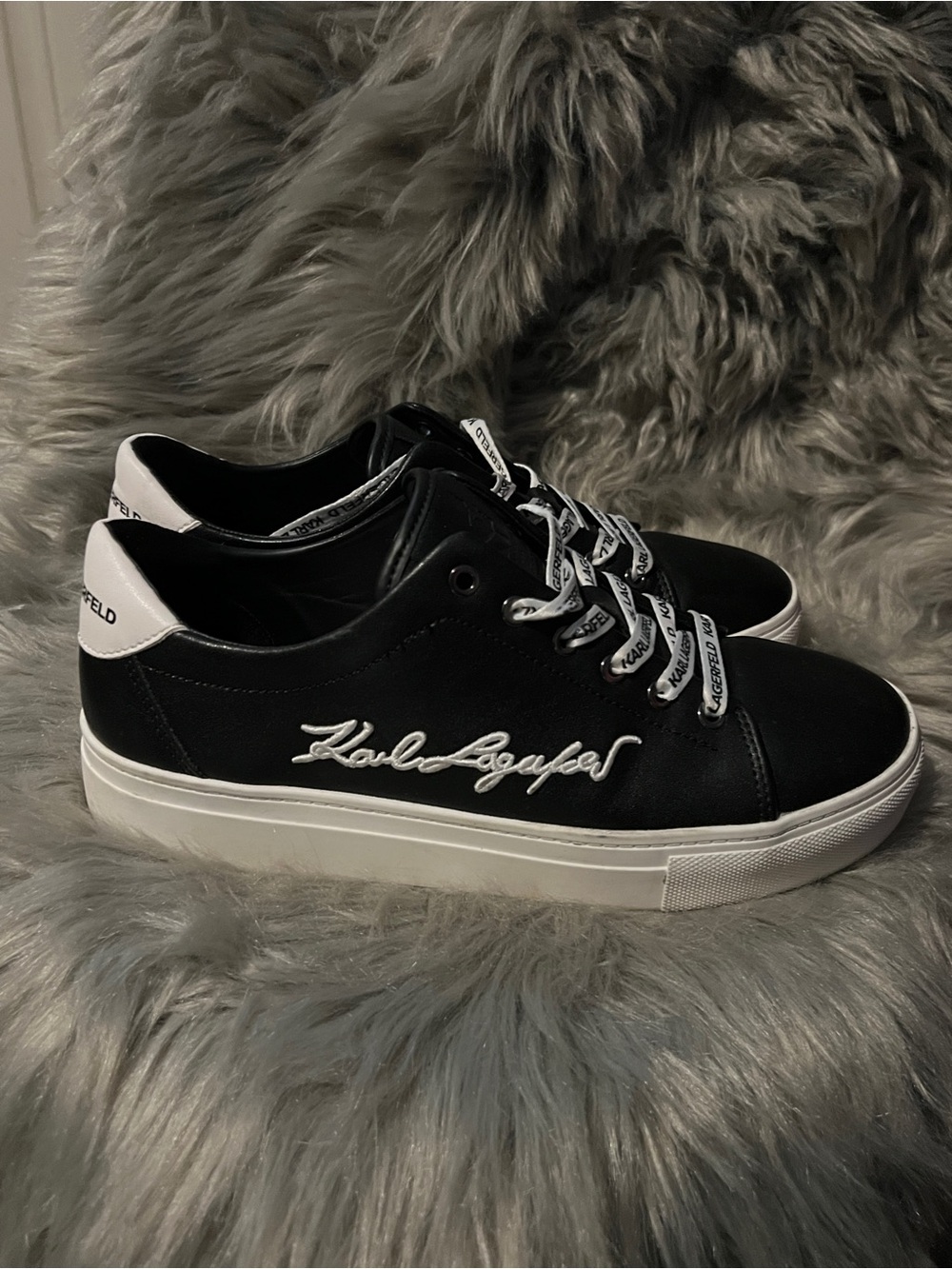 Karl Lagerfeld Paris Cylie Low Top Sneakers